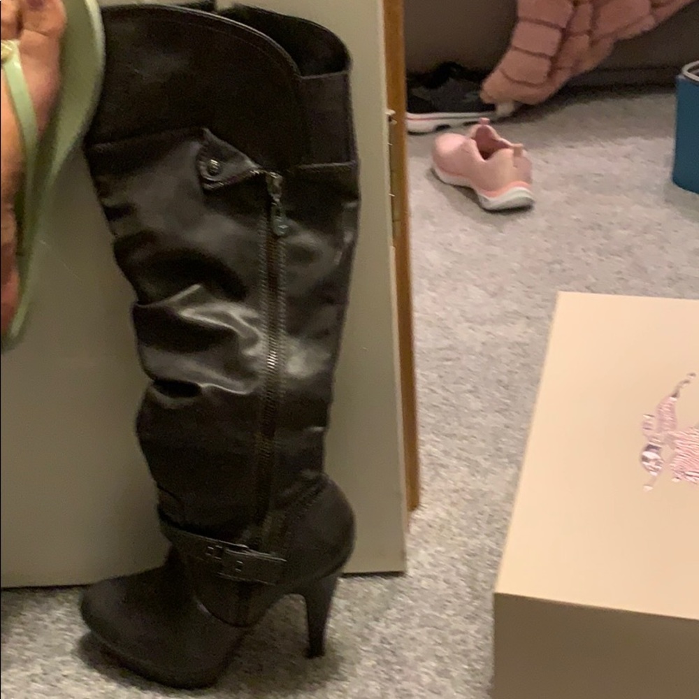 Guess boots
